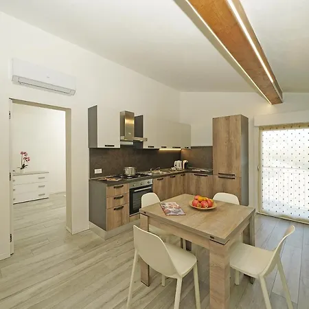 Apartament Holiday Apt Al 54 - Gardagate Raffa