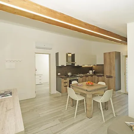 Holiday Apt Al 54 - Gardagate Apartament Raffa